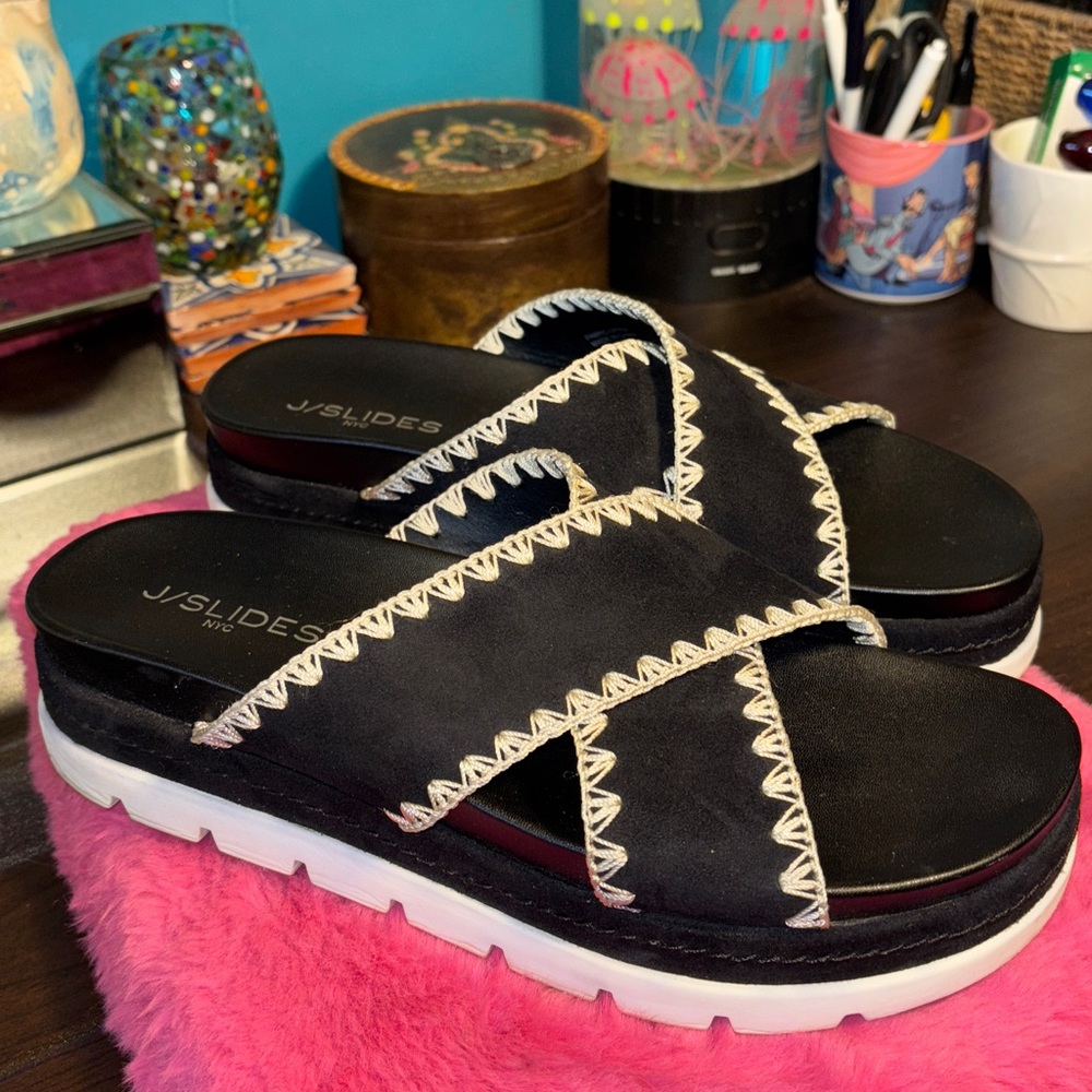 EUC J/SLIDES NYC Leather Lined Criss Cross PlatformSlides Size 10. Excellent c
